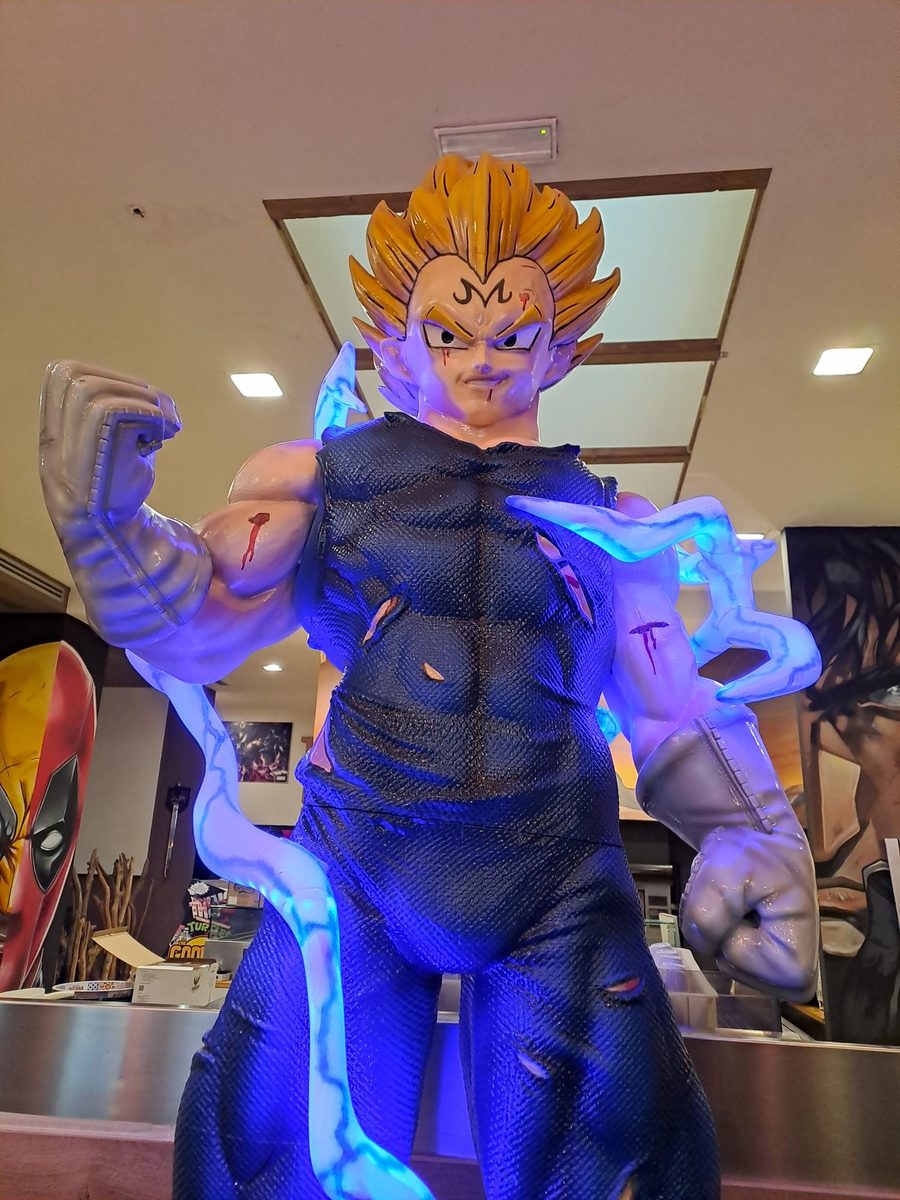 Dettaglio del busto e degli effetti energetici LED